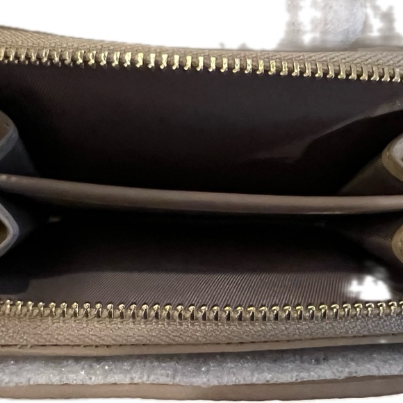 NWT Pebbled Leather Compact Wallet - Cream - Picture 4 of 5